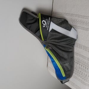 Waterfly fannypack, water bottle holder, runners walkers, athletic use.